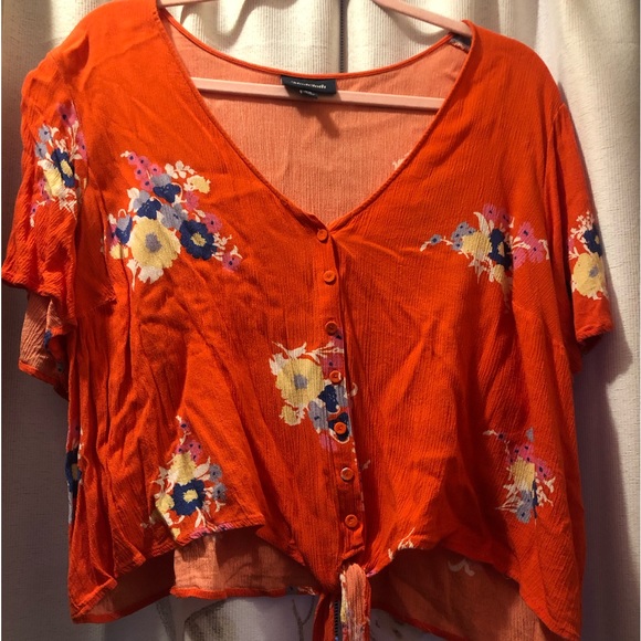 Breezy Tendency Crop Top - Picture 2 of 9